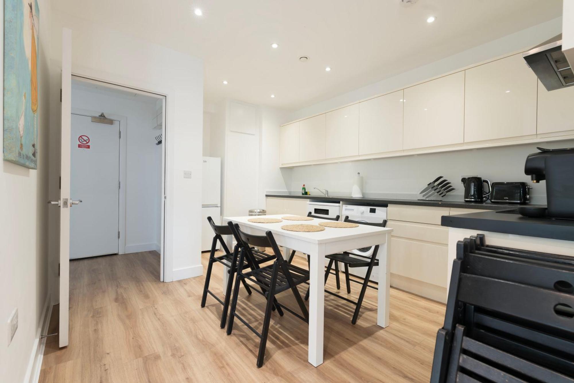 Stylish Modern By Aldgate East Station 5 Apartment