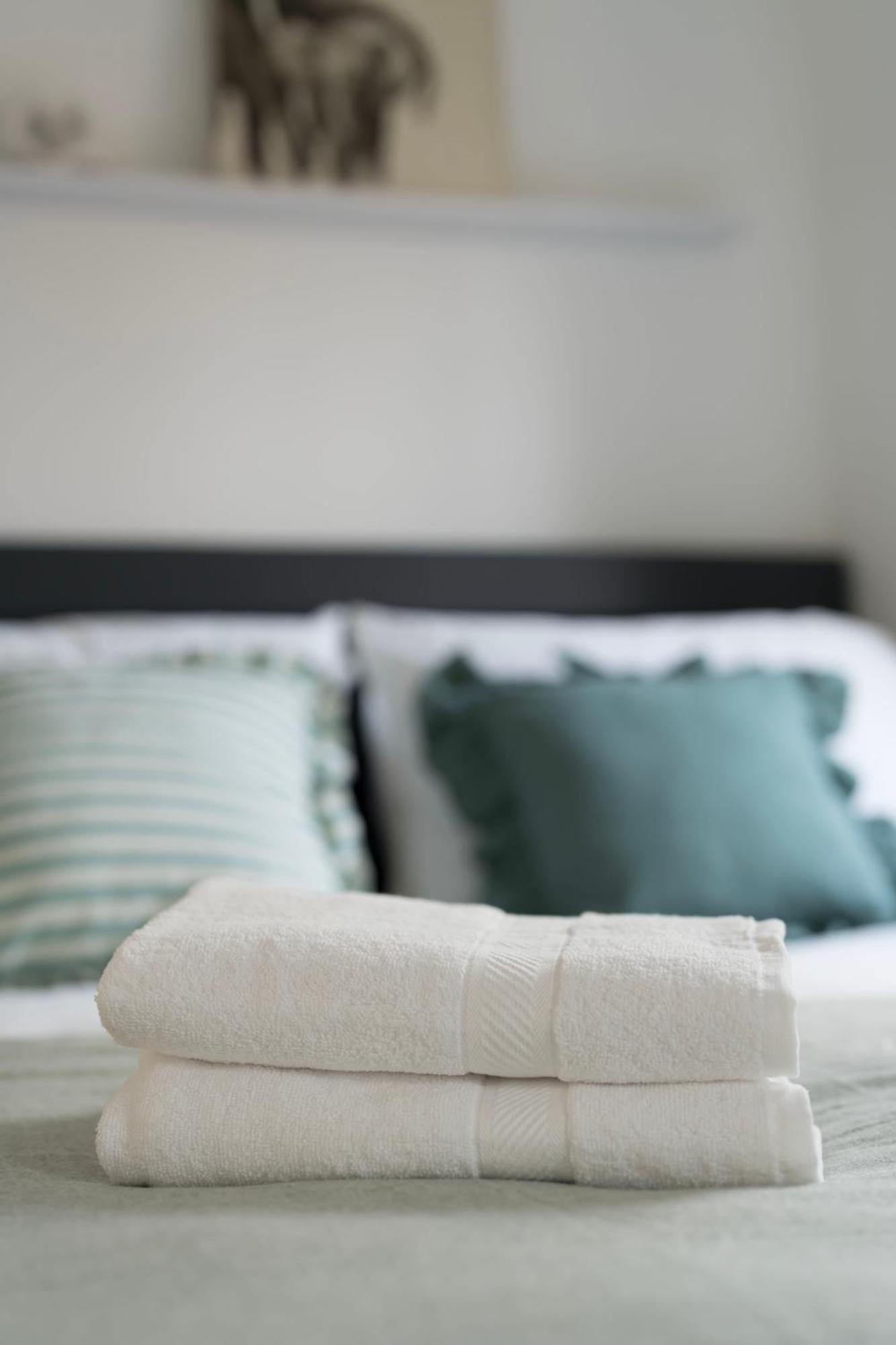 Apartment Stylish Modern By Aldgate East Station 5 *