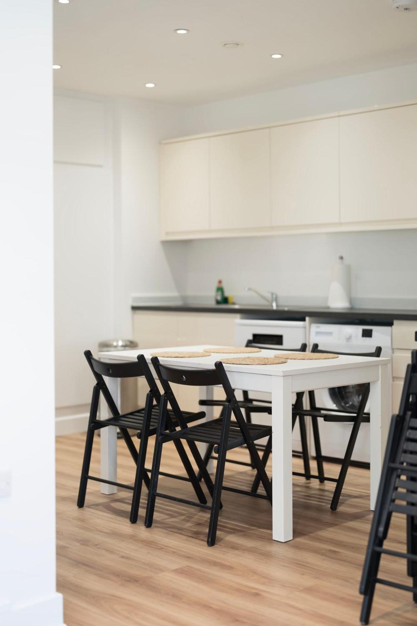 Apartment Stylish Modern By Aldgate East Station 5 *